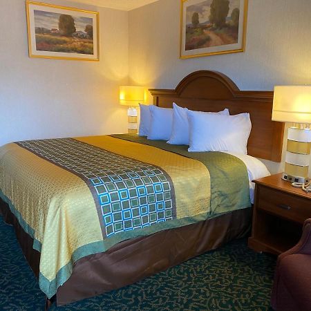 Harrisonville Inn & Suites المظهر الخارجي الصورة
