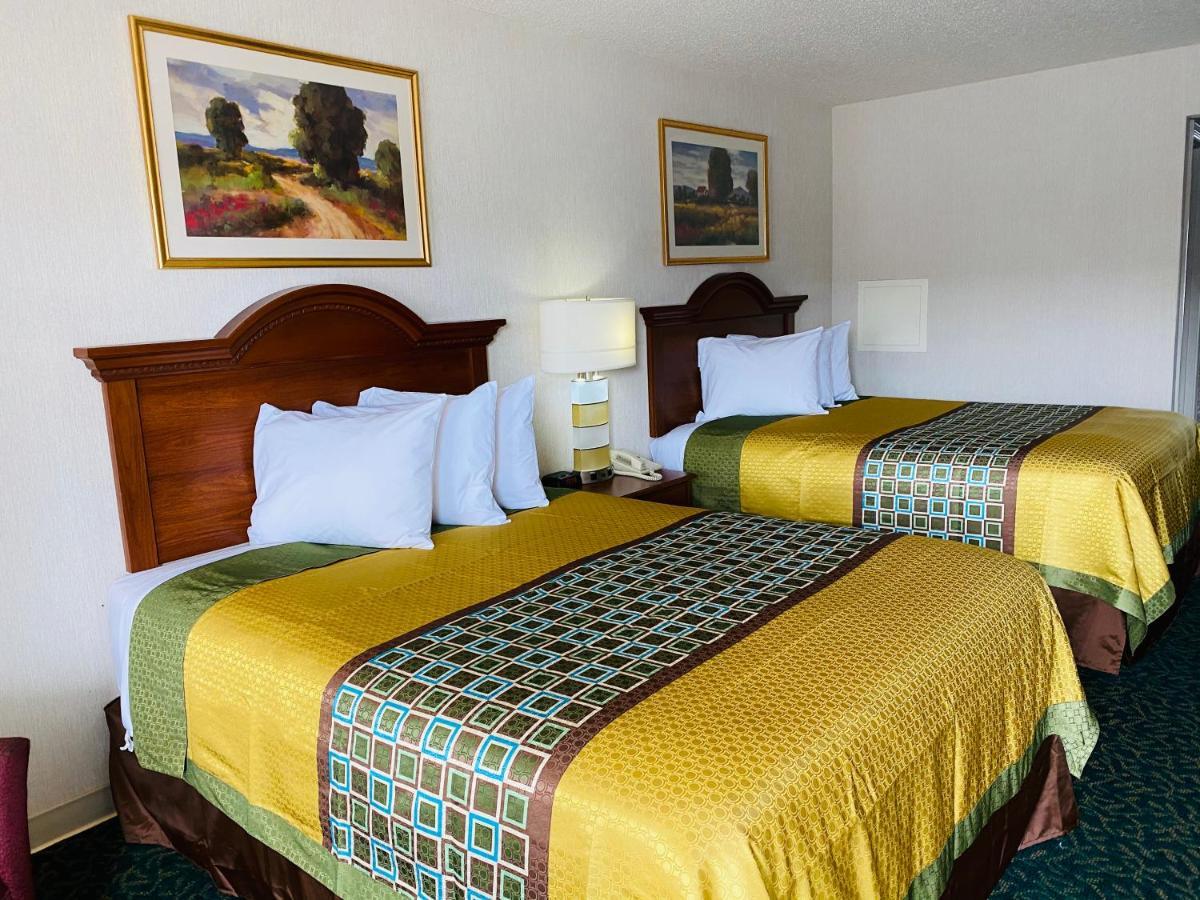 Harrisonville Inn & Suites المظهر الخارجي الصورة