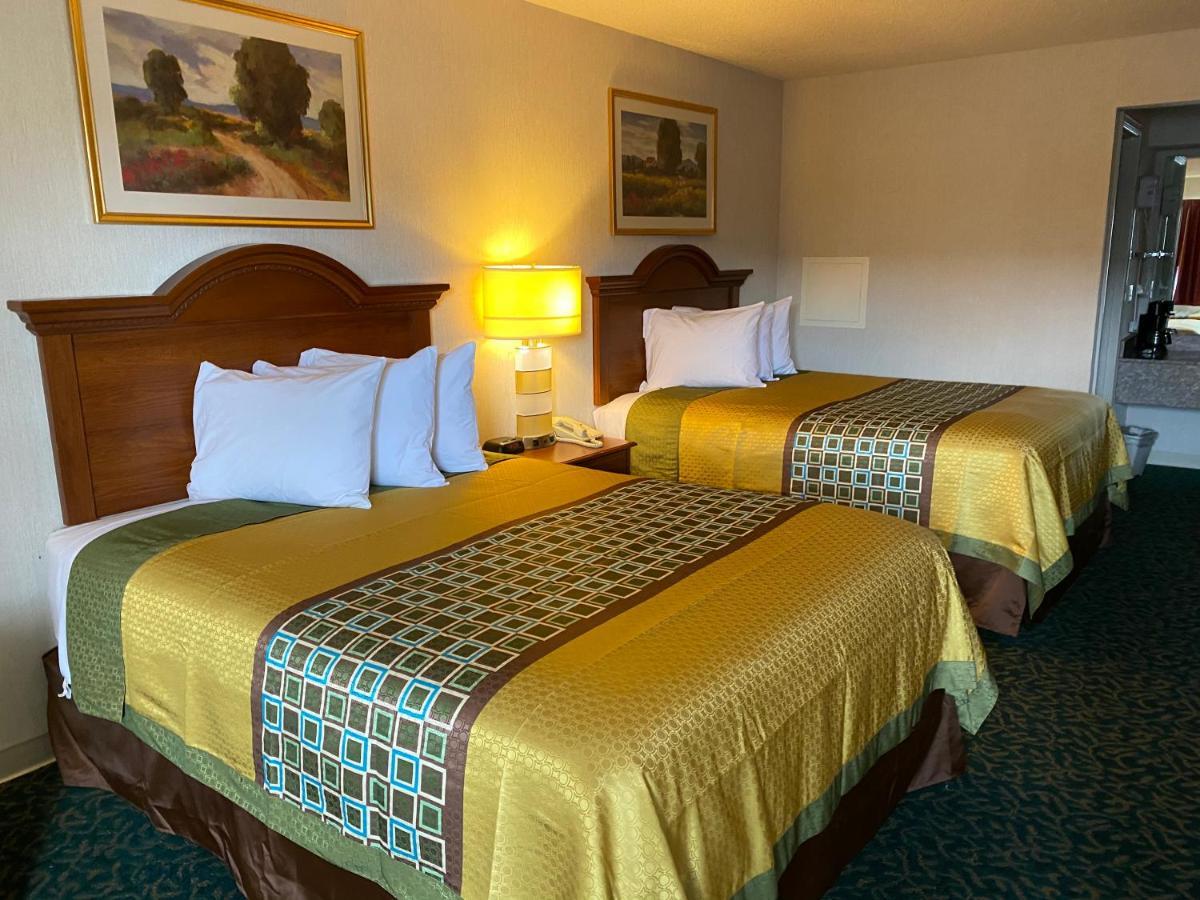Harrisonville Inn & Suites المظهر الخارجي الصورة