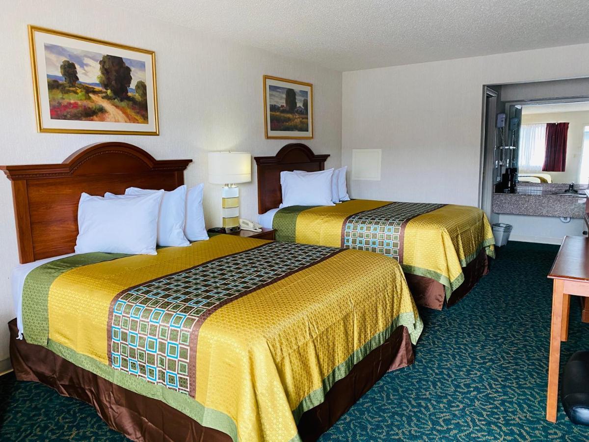Harrisonville Inn & Suites المظهر الخارجي الصورة