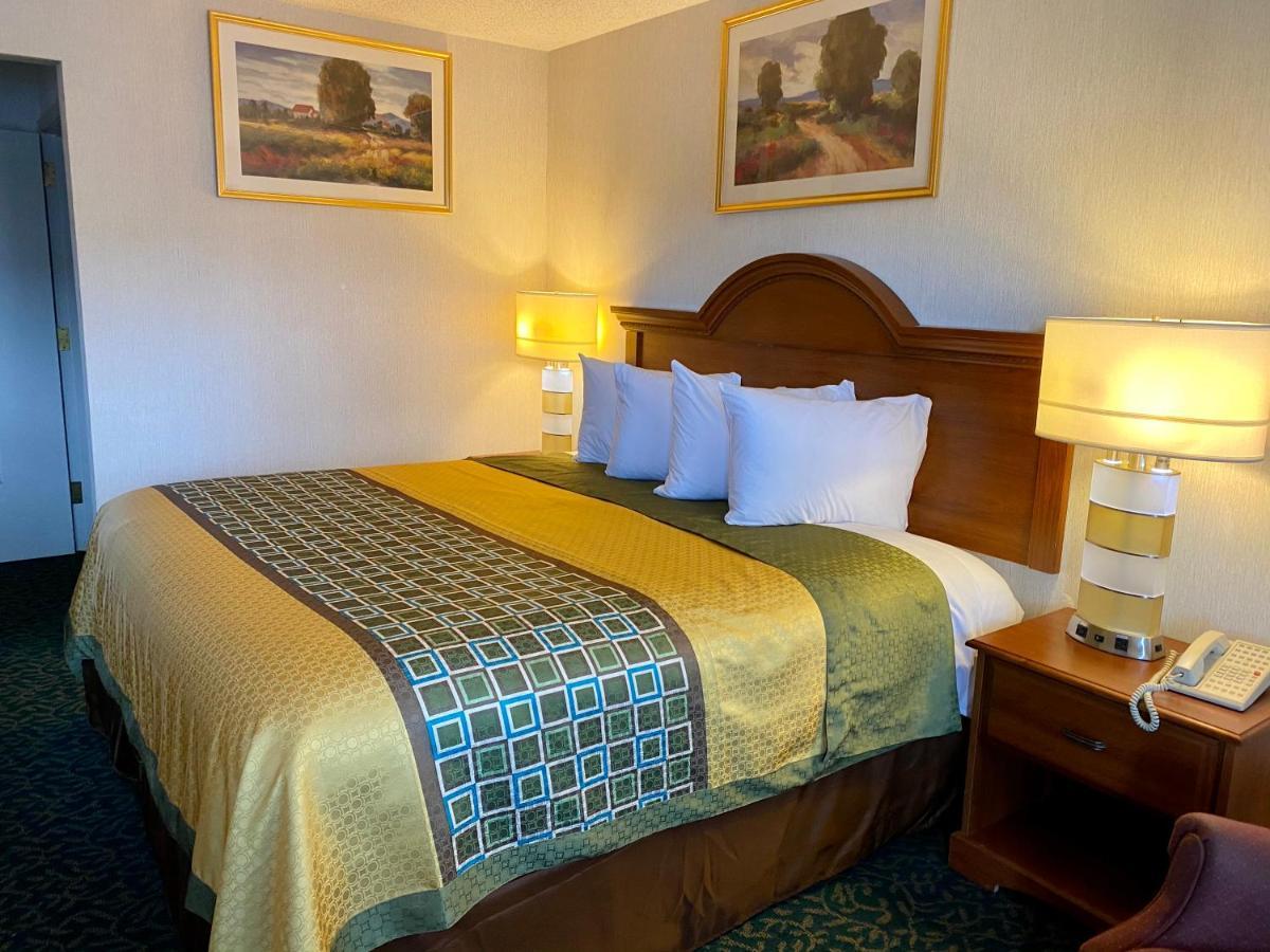 Harrisonville Inn & Suites المظهر الخارجي الصورة
