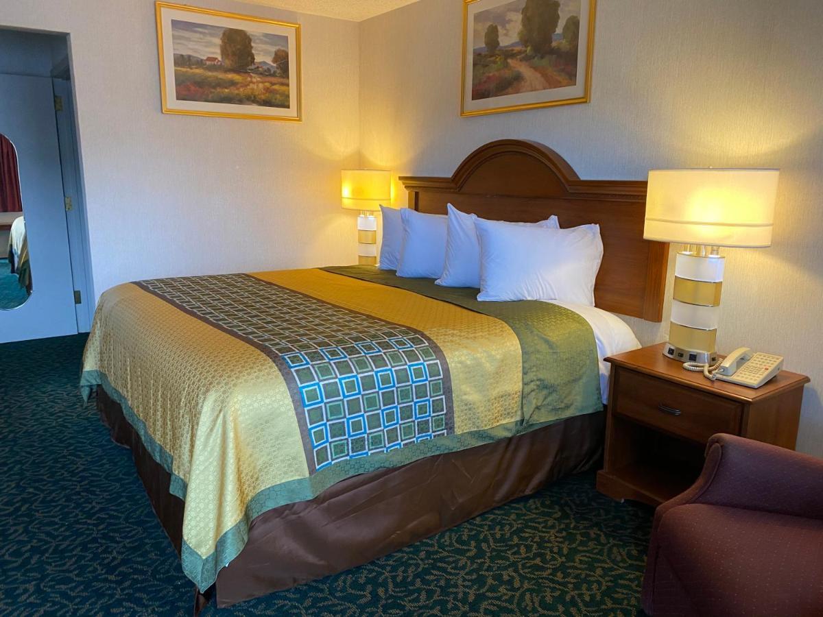 Harrisonville Inn & Suites المظهر الخارجي الصورة