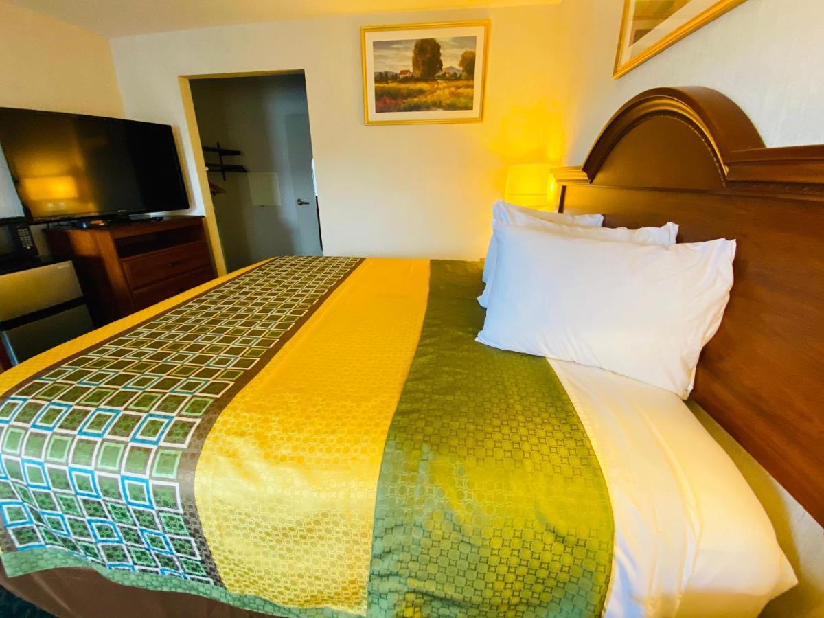 Harrisonville Inn & Suites المظهر الخارجي الصورة