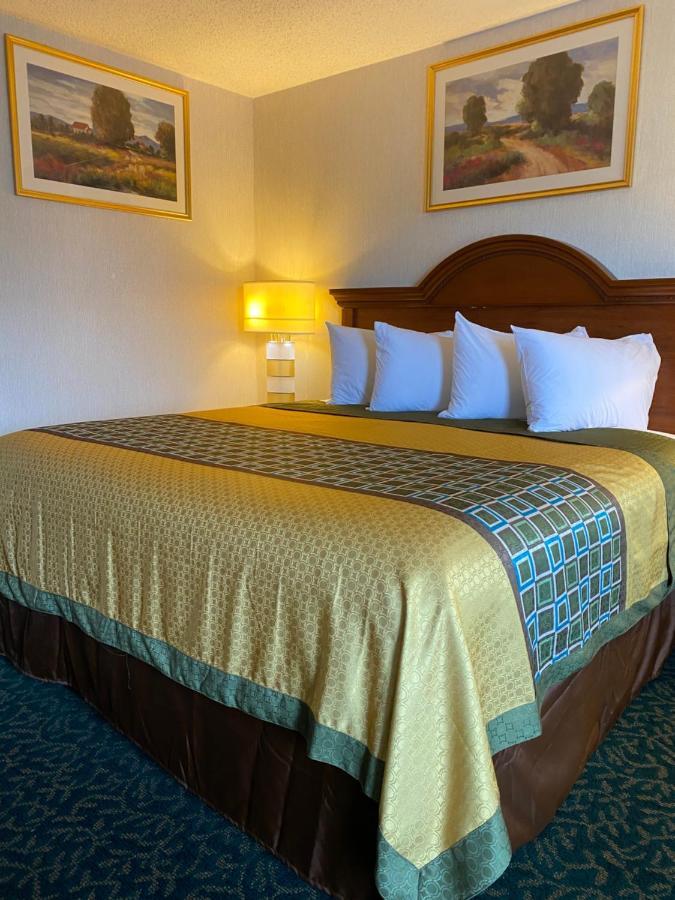 Harrisonville Inn & Suites المظهر الخارجي الصورة