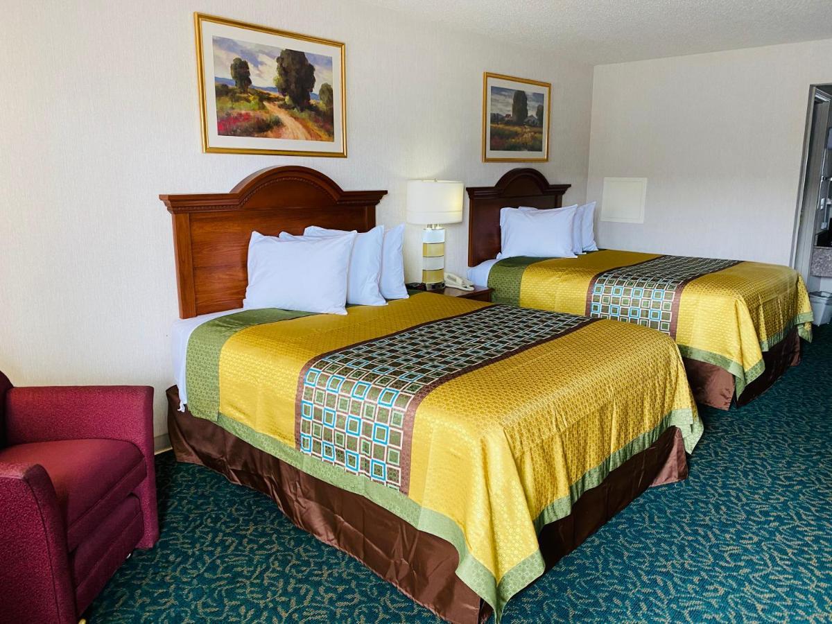 Harrisonville Inn & Suites المظهر الخارجي الصورة