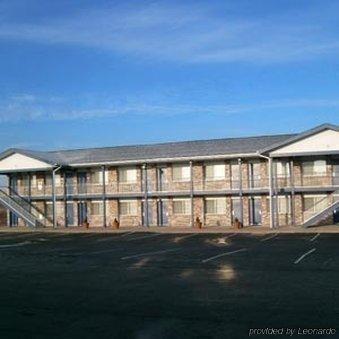 Harrisonville Inn & Suites المظهر الخارجي الصورة