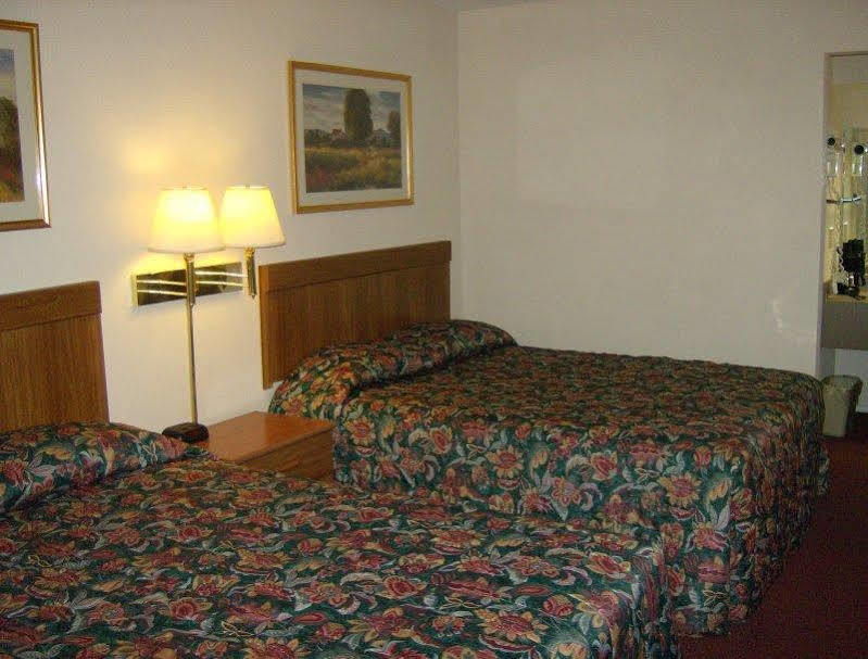 Harrisonville Inn & Suites المظهر الخارجي الصورة