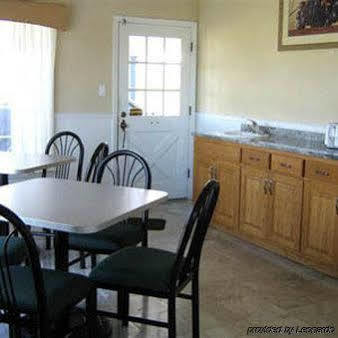 Harrisonville Inn & Suites المظهر الخارجي الصورة